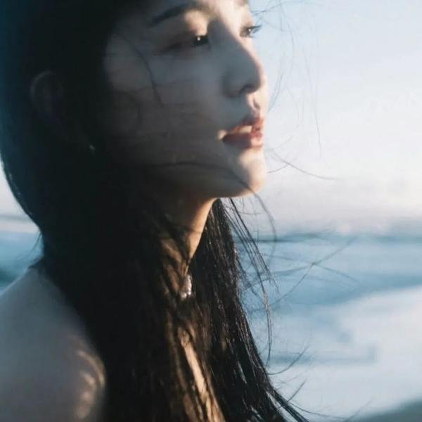 苟在深山，女儿把我吹成神